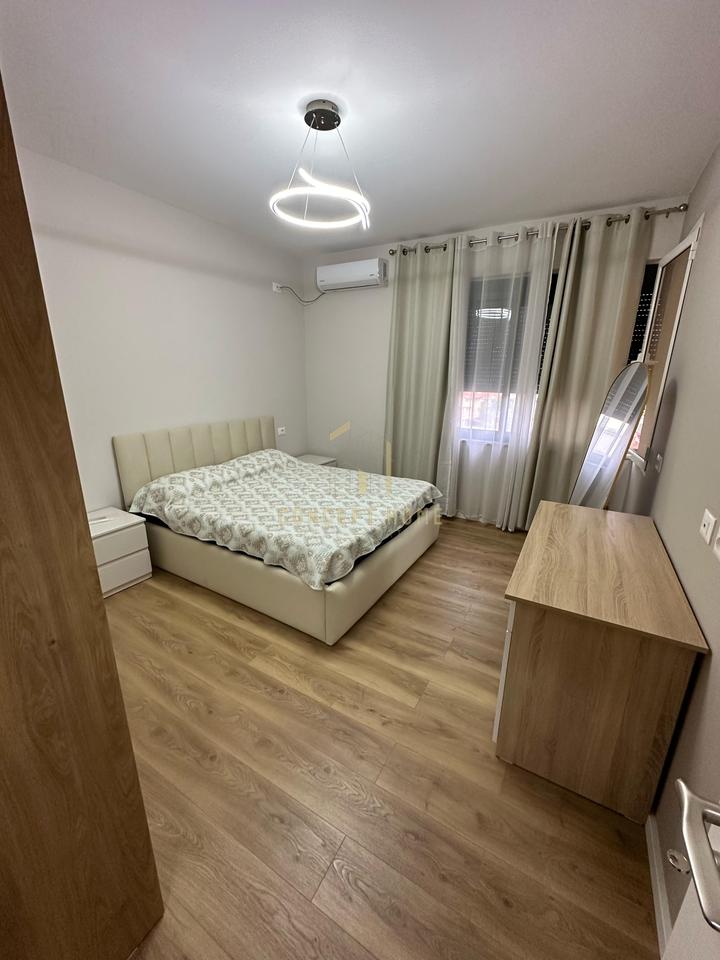 Appartamento 2+1 In Affitto in Via Kavaja, di fronte al "Complesso Delijorgji" Tirana - 900€ | 95 m²
