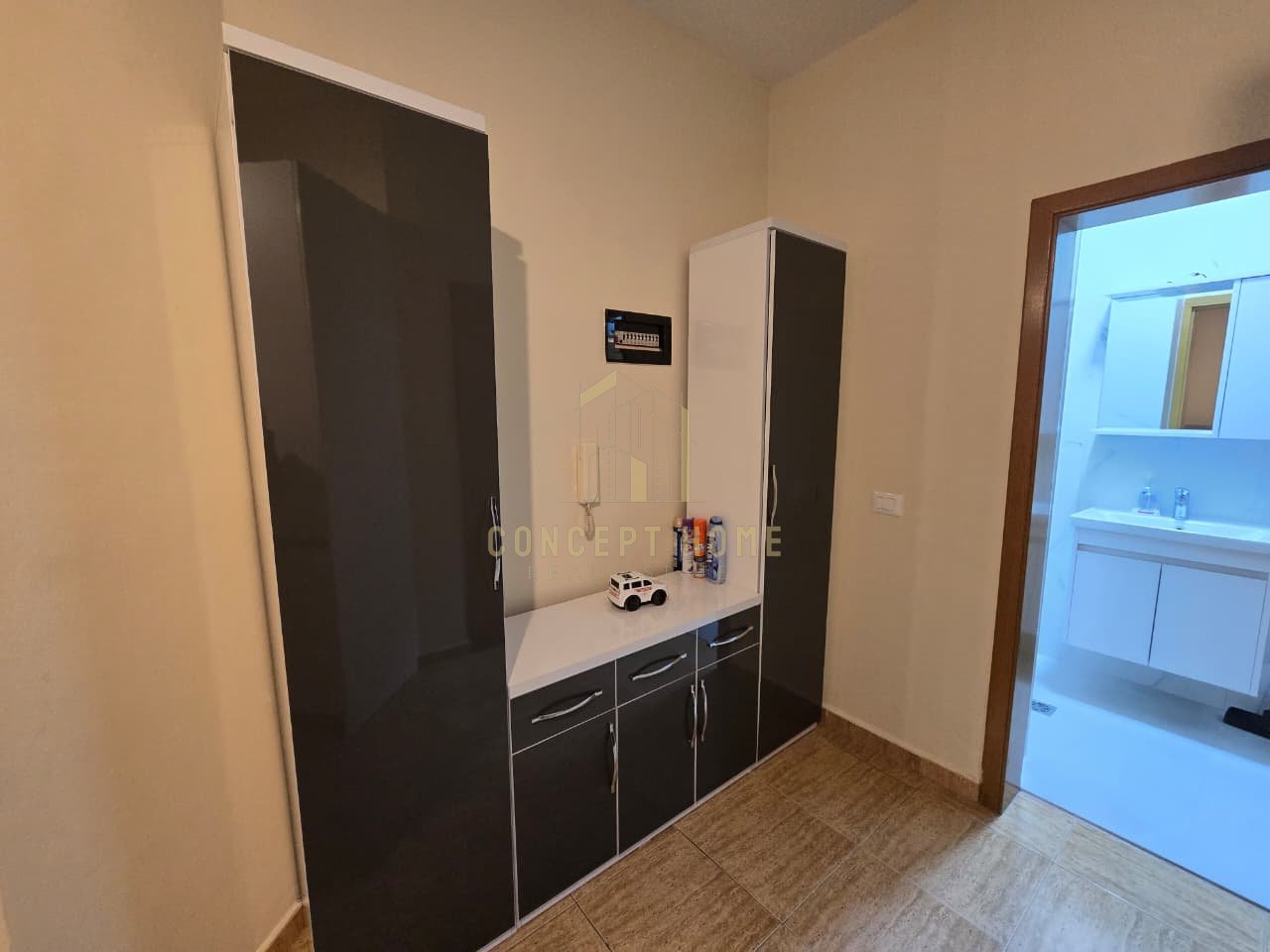 Jepet Apartament me qera 2+1+2 tek Rruga e Kosovareve