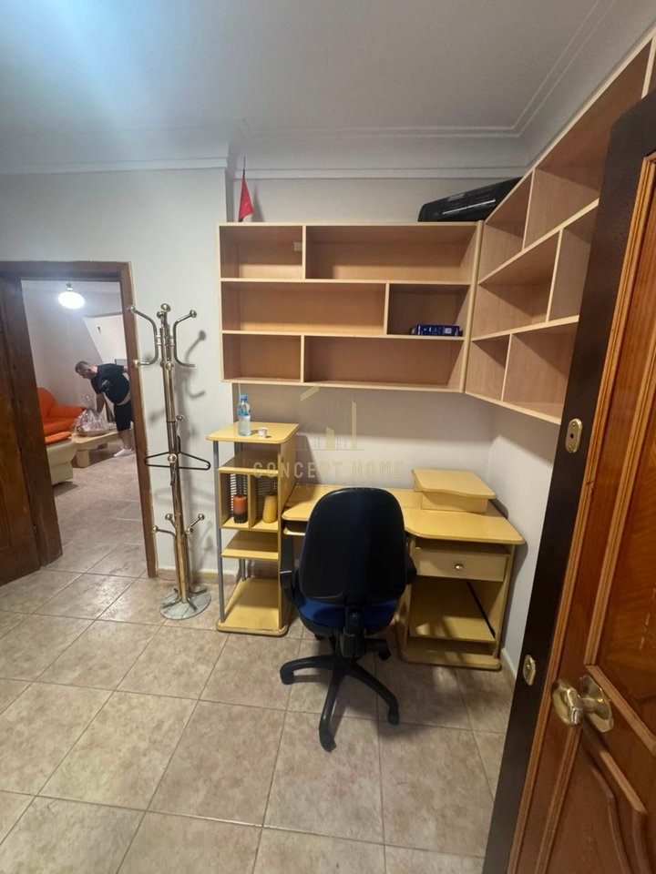 Appartamento 3+1+2 in affitto a Komuna e Parisit