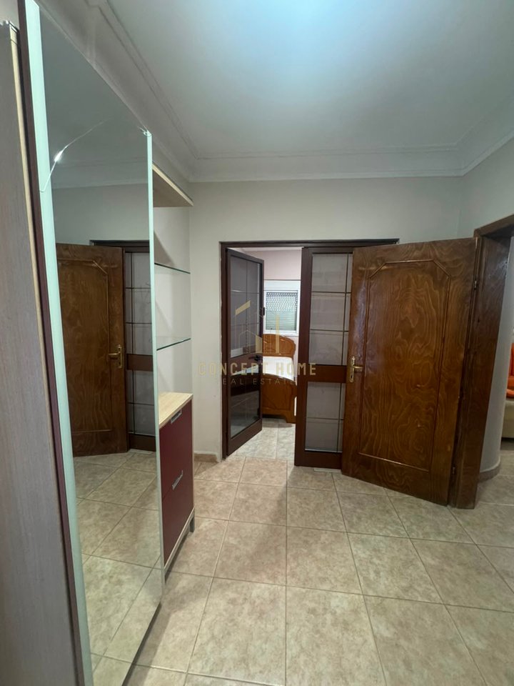 Appartamento 3+1+2 in affitto a Komuna e Parisit