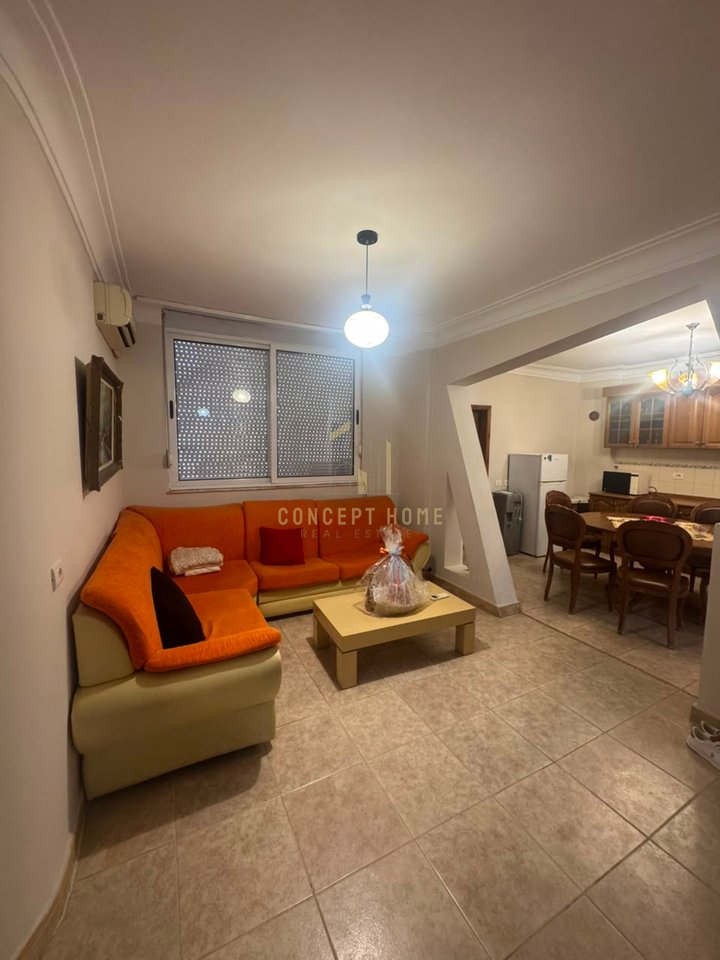 Appartamento 3+1+2 in affitto a Komuna e Parisit