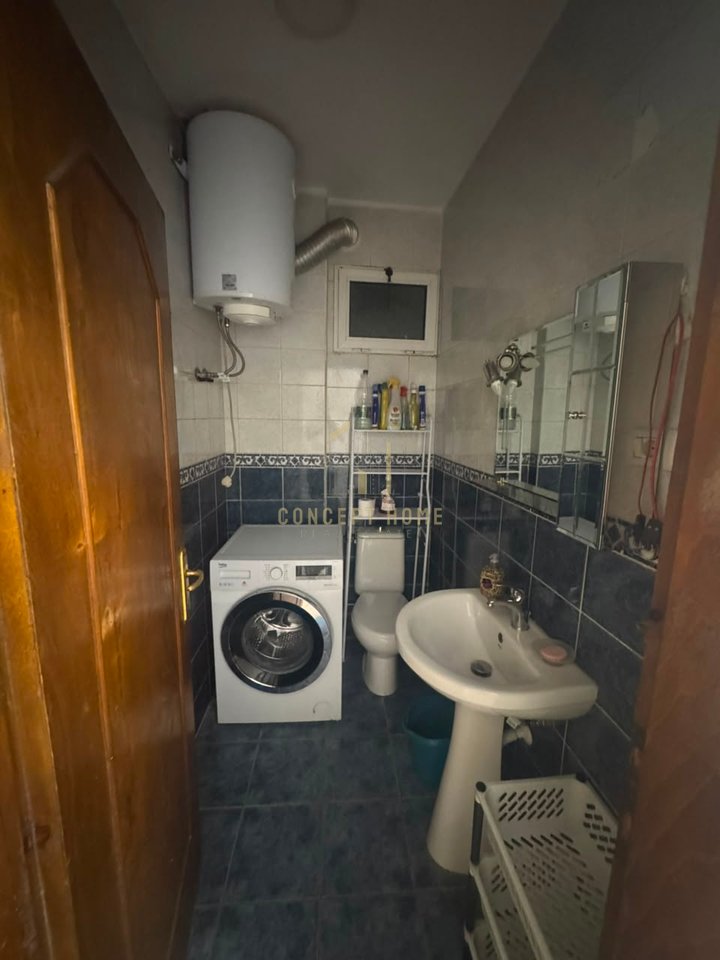Appartamento 3+1+2 in affitto a Komuna e Parisit