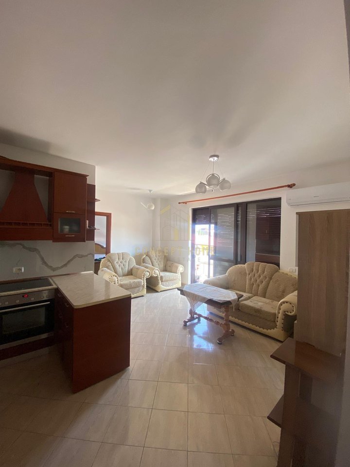 Affittasi appartamento 2+1+2 a Kinostudio