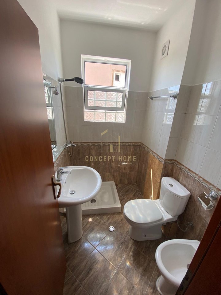 Affittasi appartamento 2+1+2 a Kinostudio