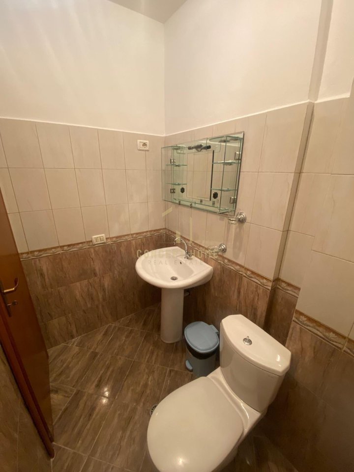 Affittasi appartamento 2+1+2 a Kinostudio