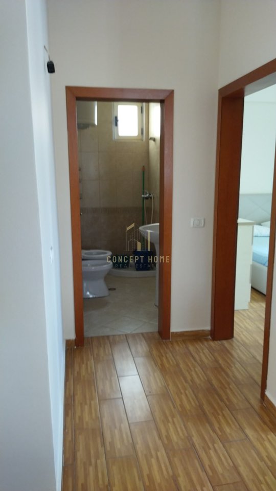 Appartamento 1+1 in affitto a Komuna e Parisit
