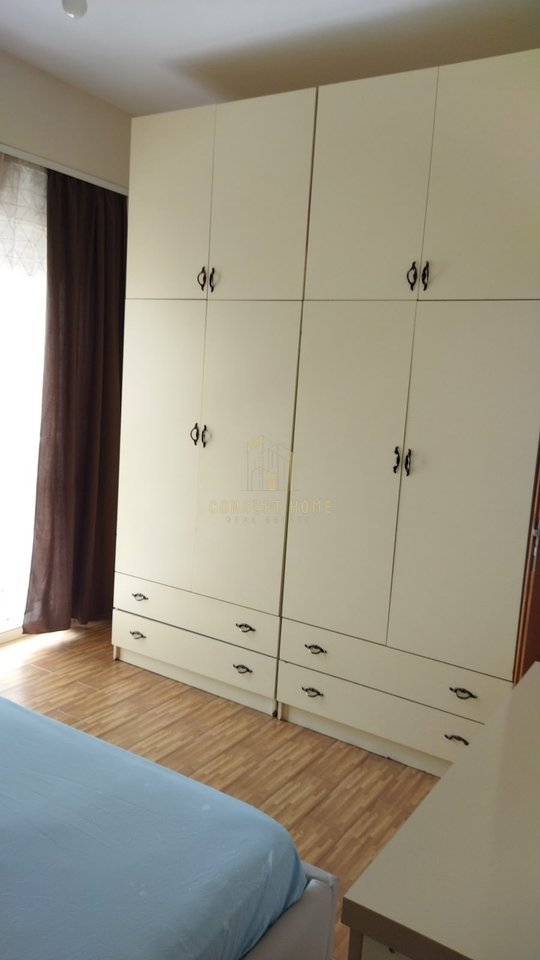 Appartamento 1+1 in affitto a Komuna e Parisit