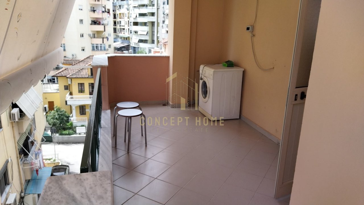 Appartamento 1+1 in affitto a Komuna e Parisit