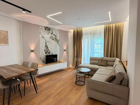 Shitet apartament 1+1 tek 21 Dhjetori