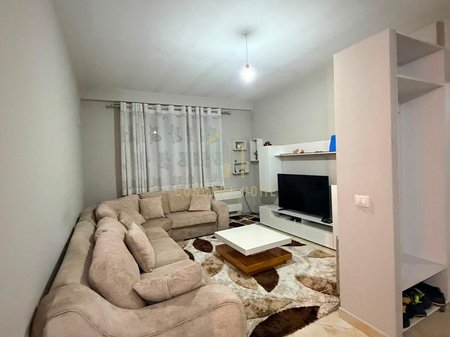 Jepet me qera apartament 2+1 ne Yzberisht