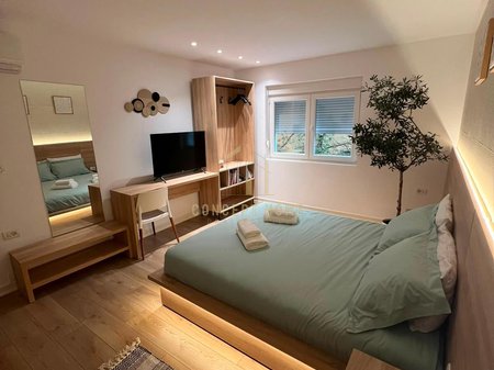 Jepet me qera apartament 1+1 Ne Qender