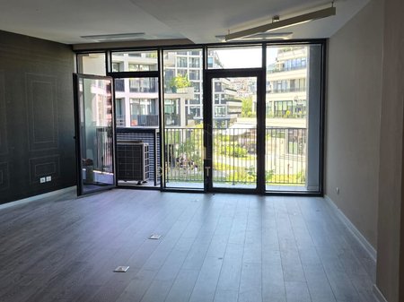 Dyqan  Me Qira në Rruga e Kosovarëve, Tiranë - 1500€ | 102 m²
