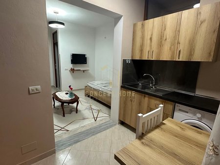 Jepet me qera apartament  1+1 ne 5 Maj