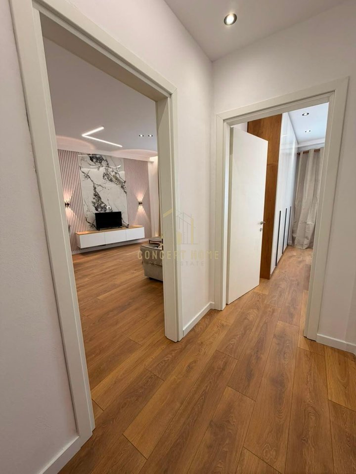 Shitet apartament 1+1 tek 21 Dhjetori