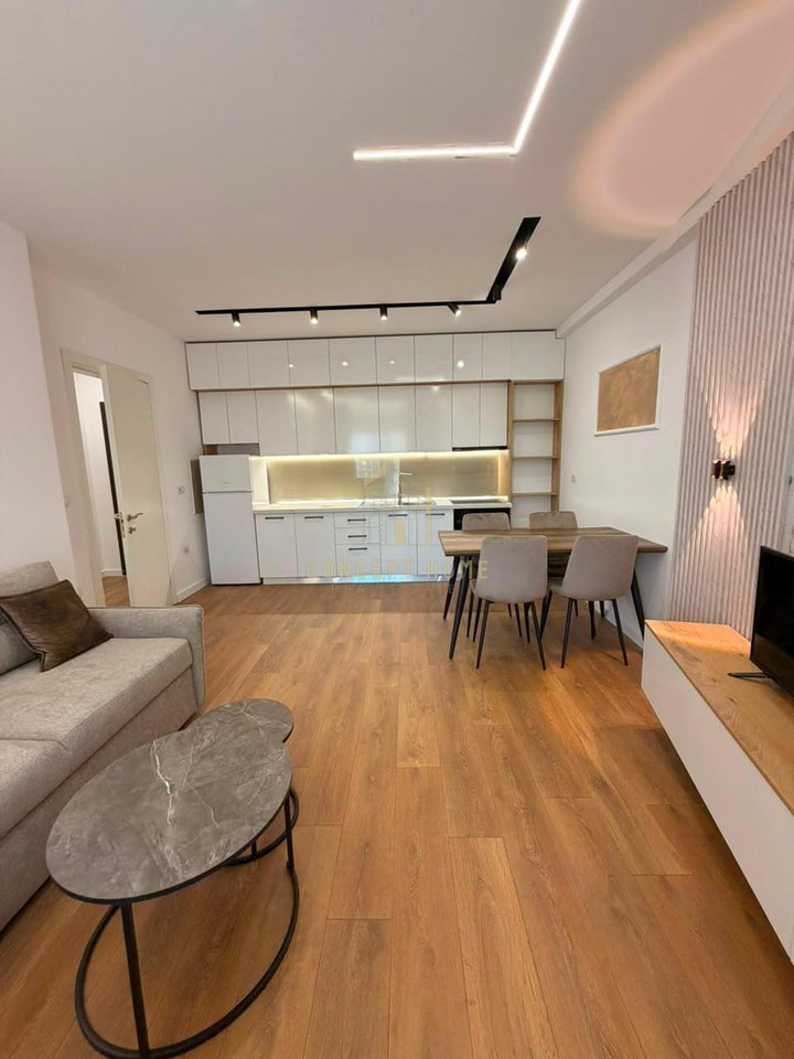 Shitet apartament 1+1 tek 21 Dhjetori