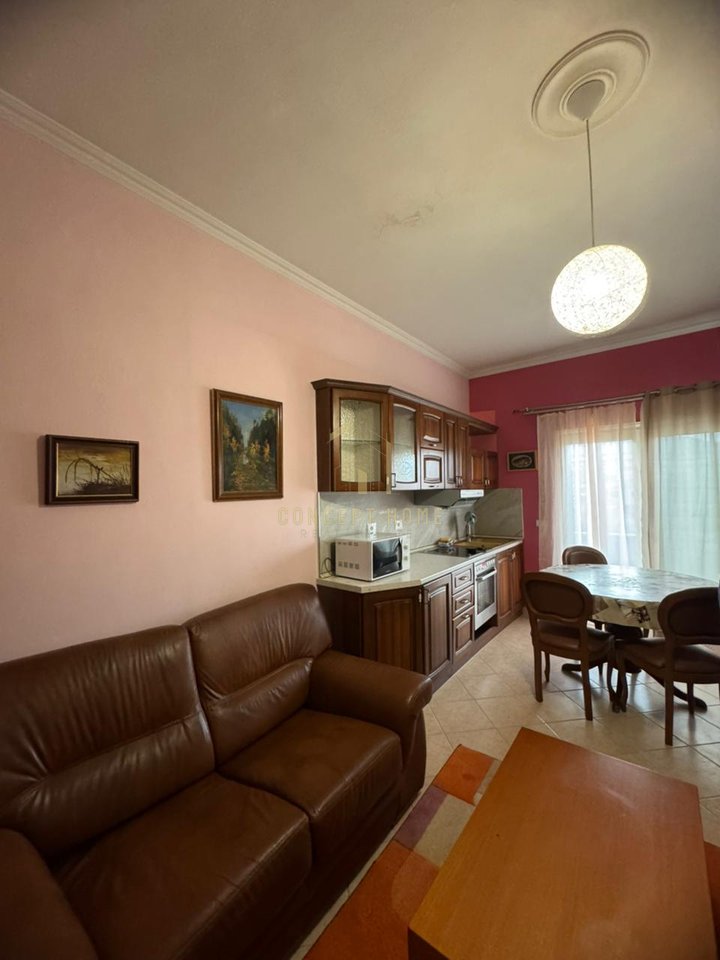 Jepet me qera apartament  1+1 në Selite