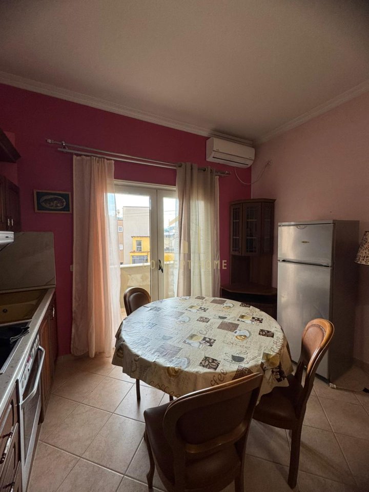 Jepet me qera apartament  1+1 në Selite