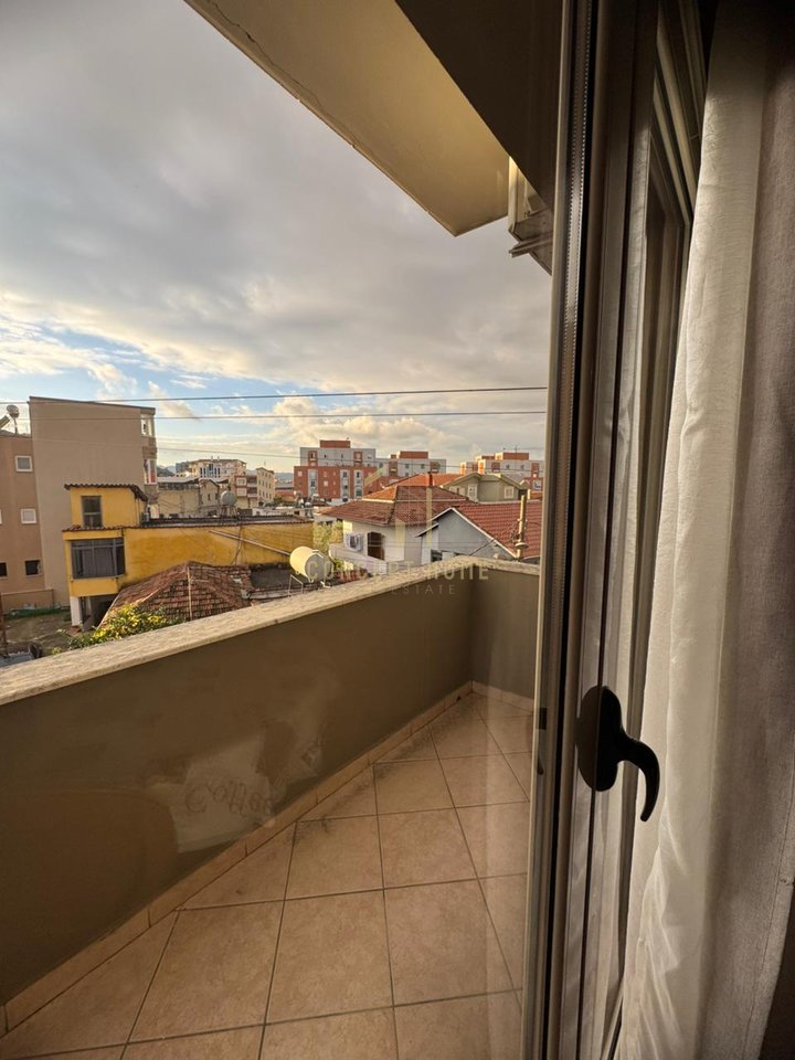 Jepet me qera apartament  1+1 në Selite