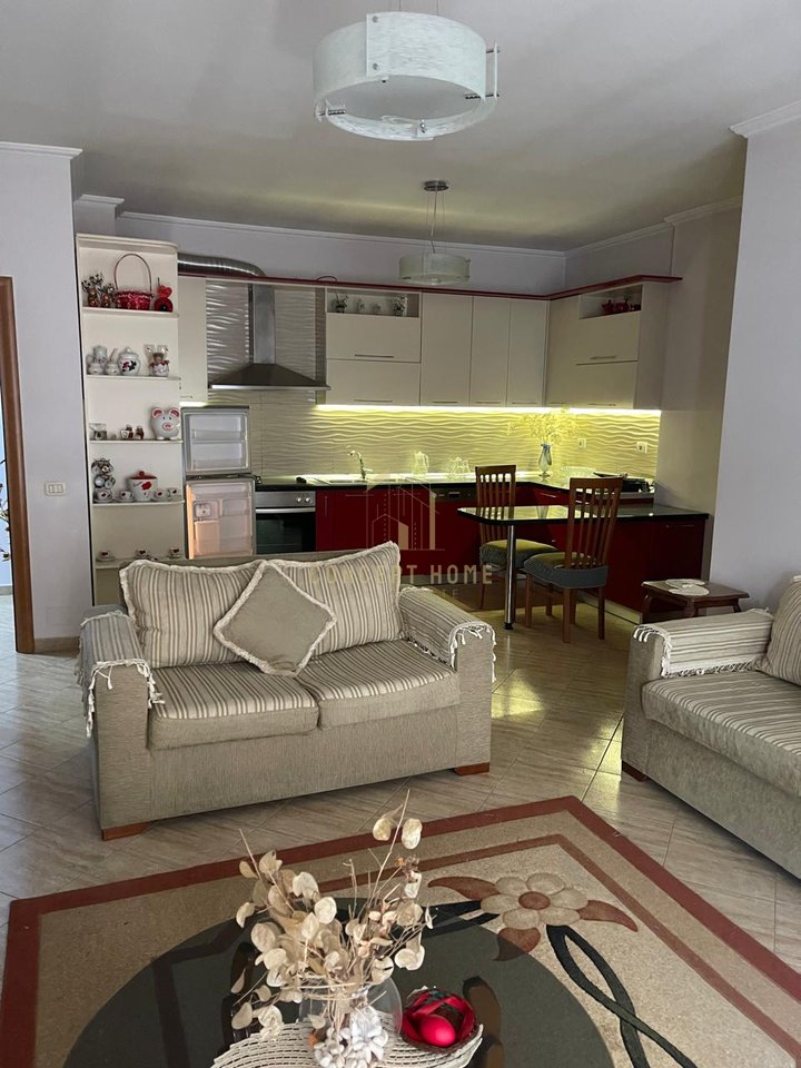 Shitet apartament 2+1 tek Kodra e Diellit