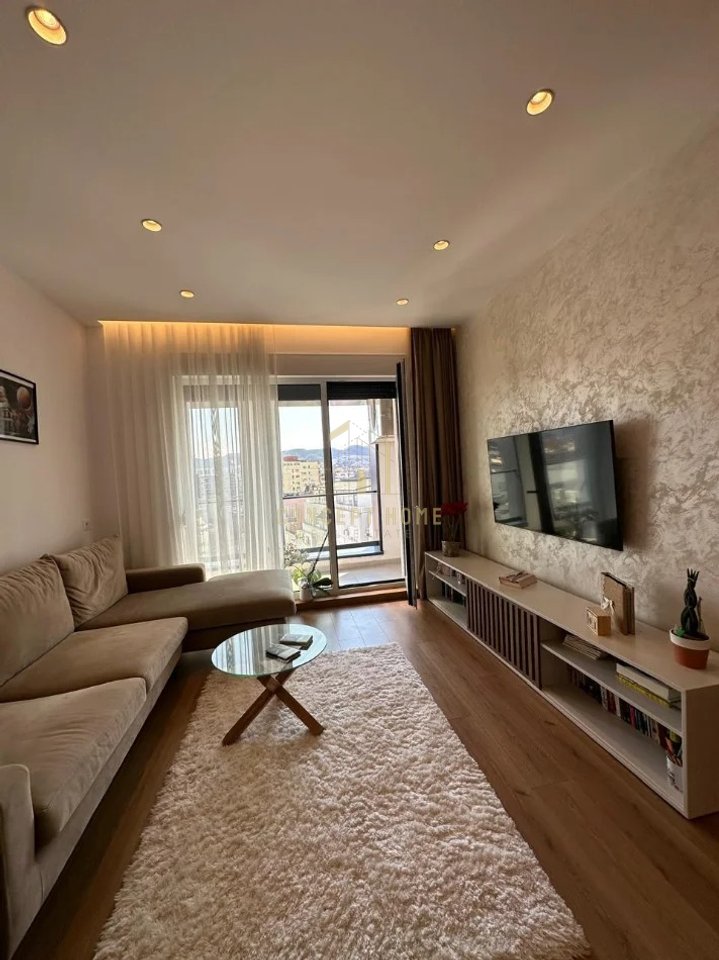 Shitet apartament 2+1+2 tek Kompleksi Kontakt, 21 Dhjetori
