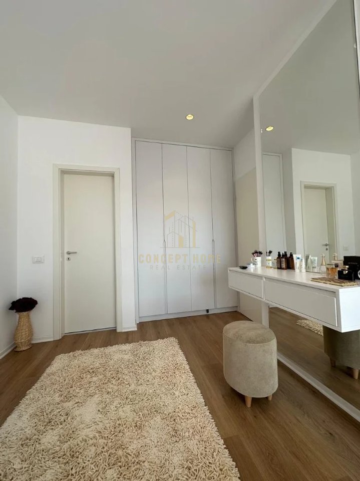 Shitet apartament 2+1+2 tek Kompleksi Kontakt, 21 Dhjetori
