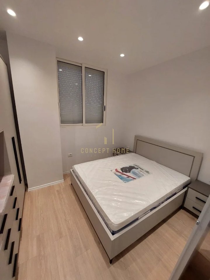 Jepet me qera apartament 1+1 te Kodra e Diellit.