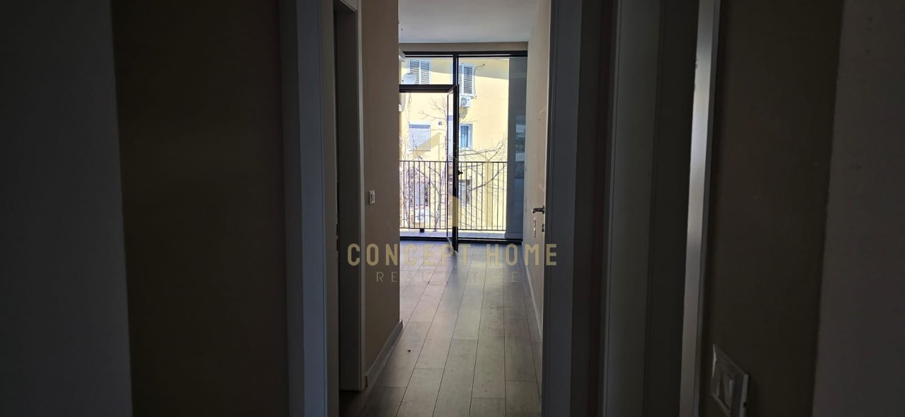 Dyqan  Me Qira në Rruga e Kosovarëve, Tiranë - 1500€ | 102 m²