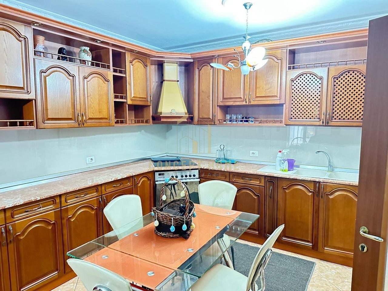 Jepet me qera apartament 2+1+2 tek Zogu i Zi