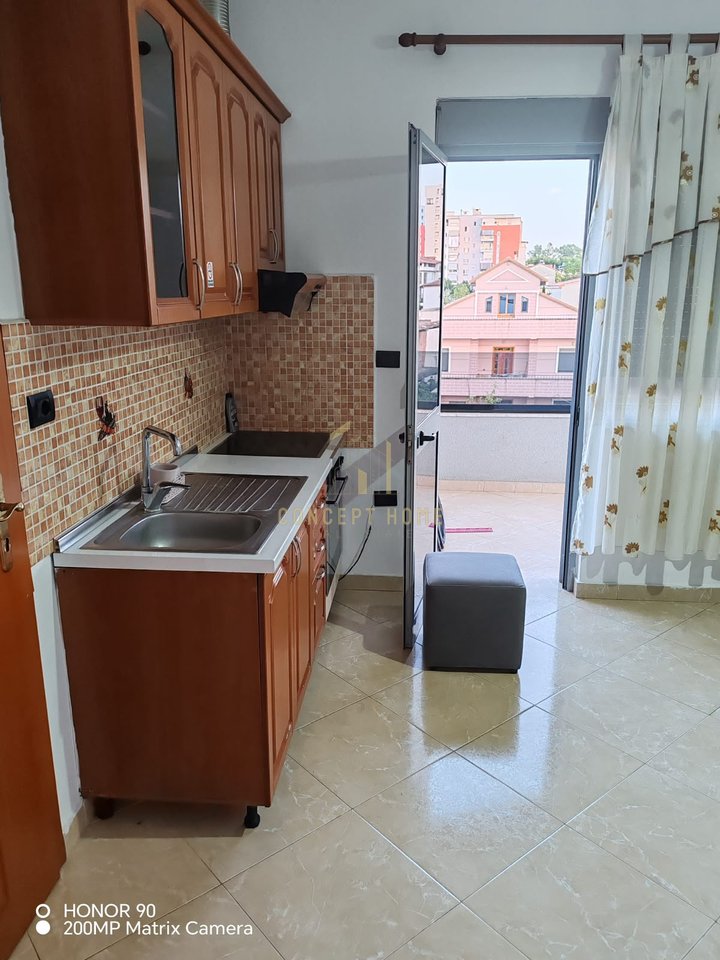 Apartament 1+1 Me Qira në Rrugën 5 Maji, Tiranë - 450€ | 75 m²