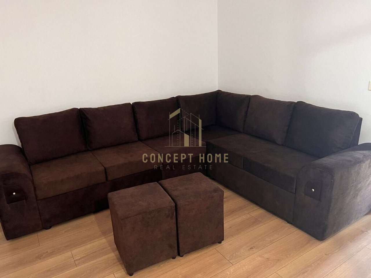 Jepet me qera apartament 1+1+post parkimi  tek Pallati me Shigjeta