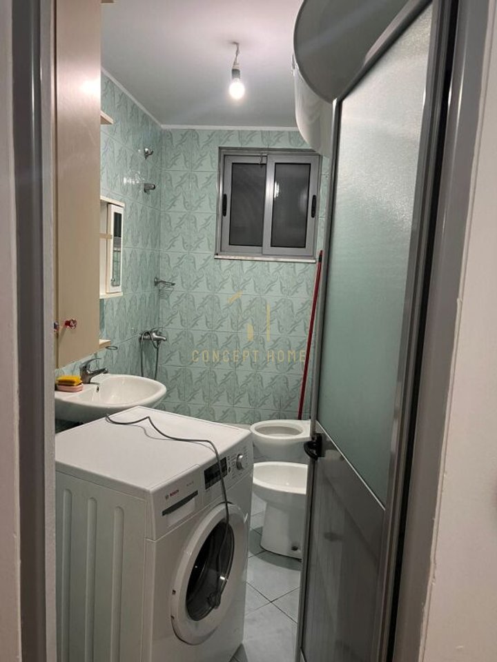 Jepet me qera apartament 1+1+post parkimi  tek Pallati me Shigjeta