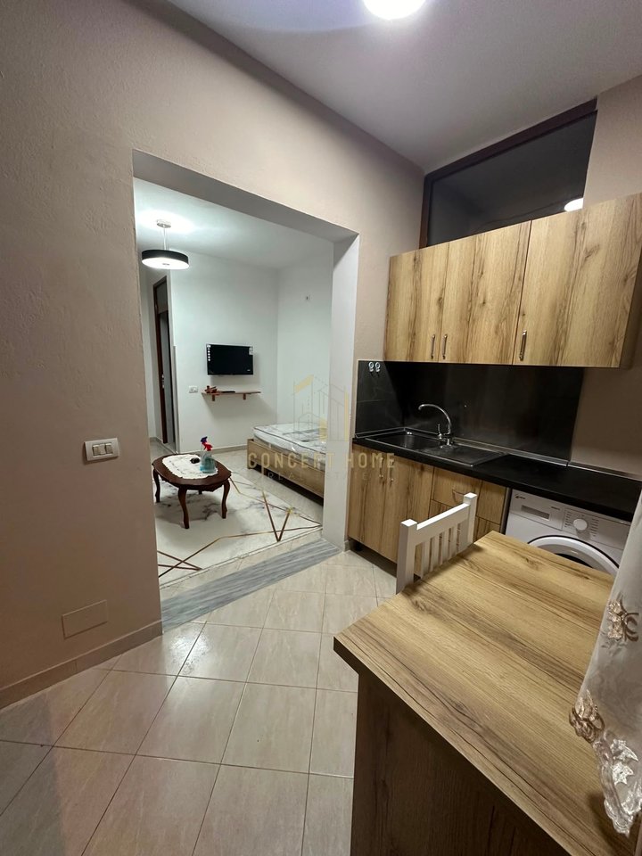 Jepet me qera apartament  1+1 ne 5 Maj