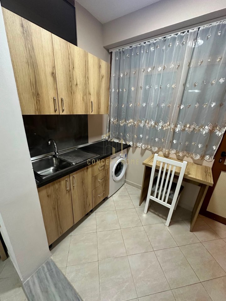 Jepet me qera apartament  1+1 ne 5 Maj