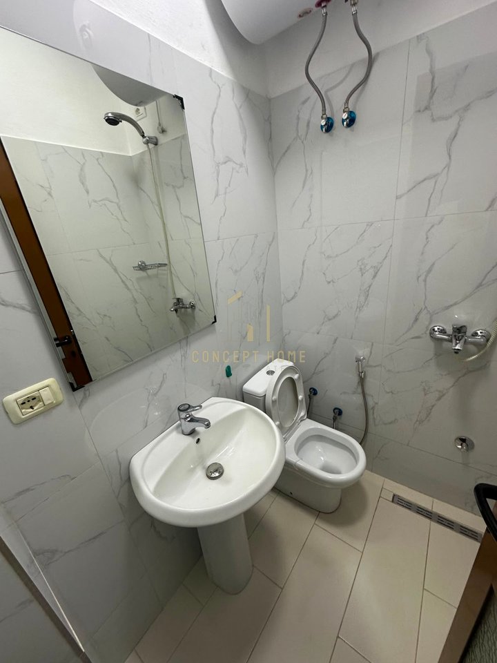 Jepet me qera apartament  1+1 ne 5 Maj