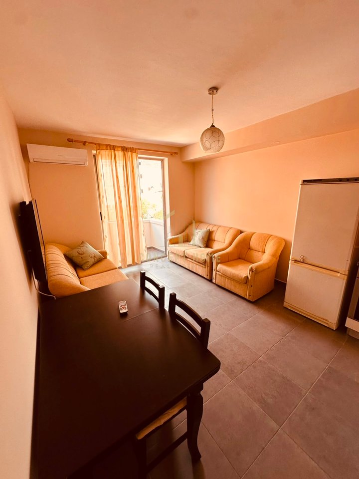 Jepet me qera apartament 1+1 tek Rruga e Dibres