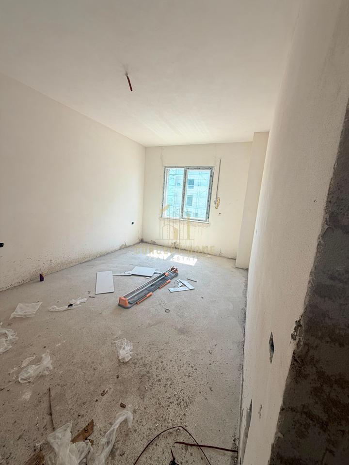 Shitet apartament 2+1+2 ne Paskuqan tek British Residence.