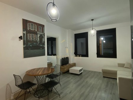 Jepet me qera apartament  1+1 ne Yzberisht.