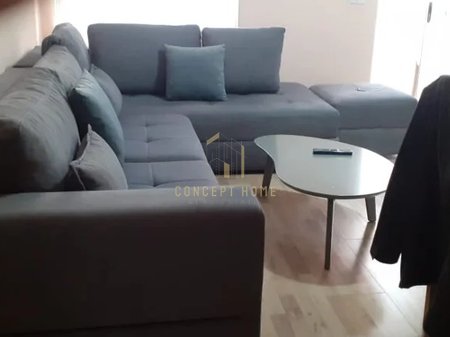 Jepet me qera apartament 2+1 tek Komuna e Parisit