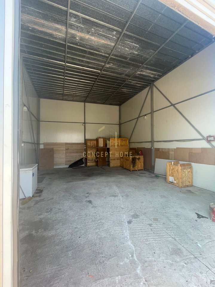 Warehouse for rent in Kamez.