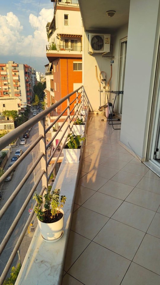 Jepet me qera apartament 2+1 ne Misto Mame