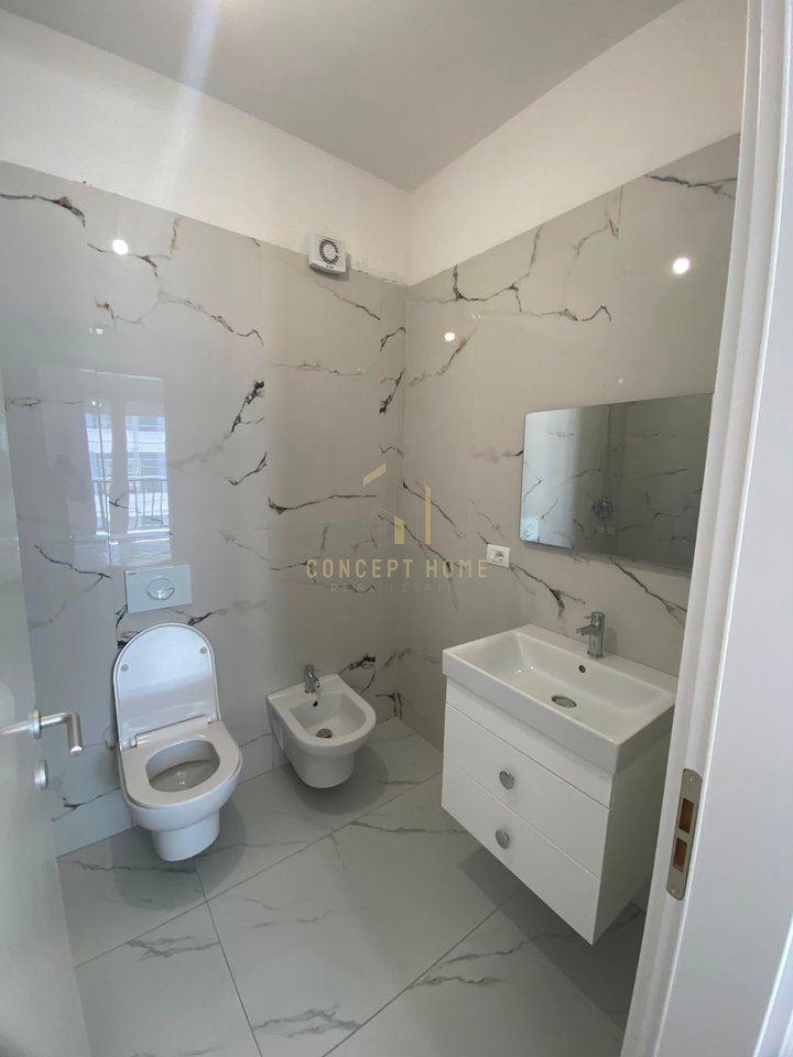 Jepet Apartament me qera 2+1+2 tek Univers City