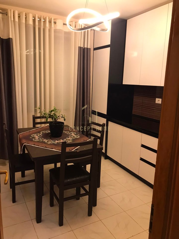 Apartament 2+1 Me Qira në Rruga Ferit Xhajko , Tiranë - 650€ | 75 m²