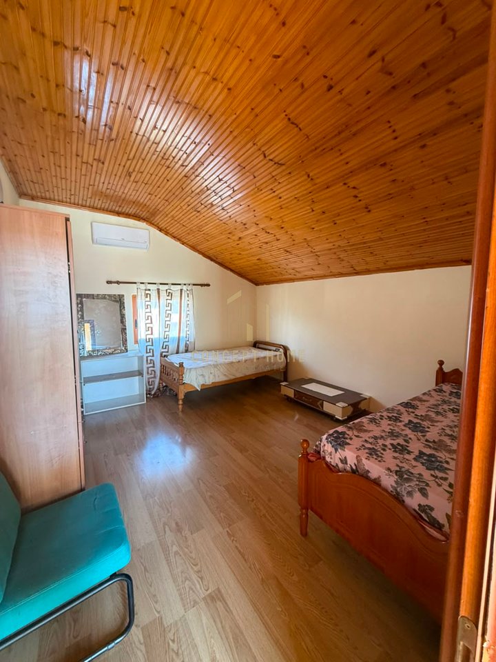 Jepet me qera shtepi private 1+1 ne 5 Maj.