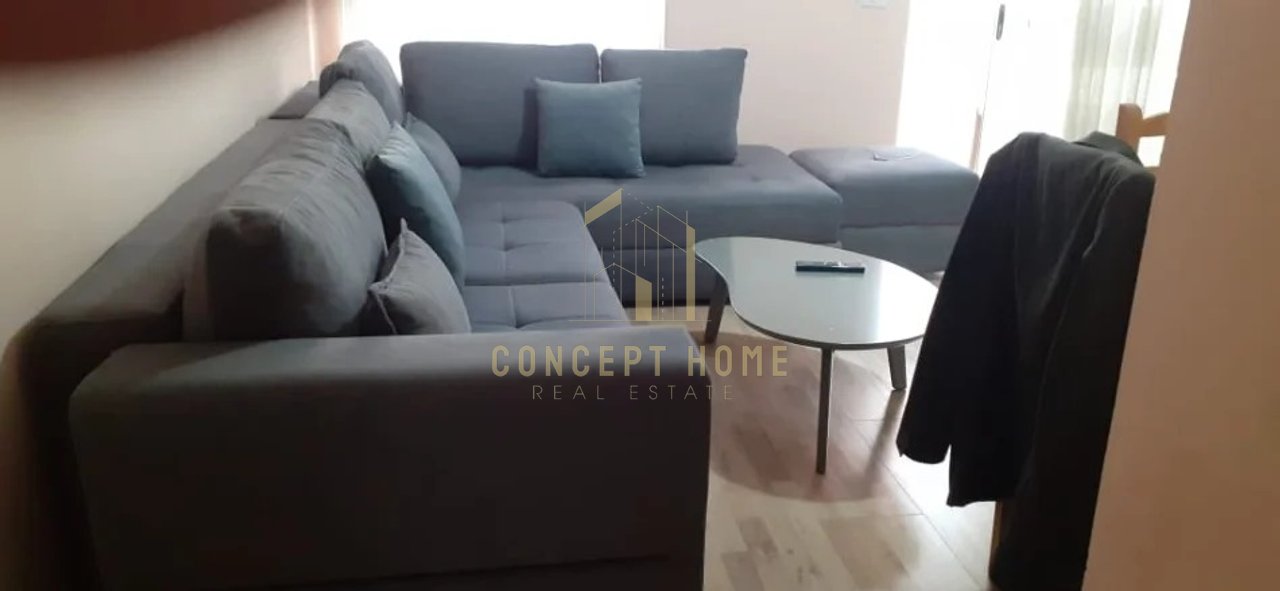 Jepet me qera apartament 2+1 tek Komuna e Parisit
