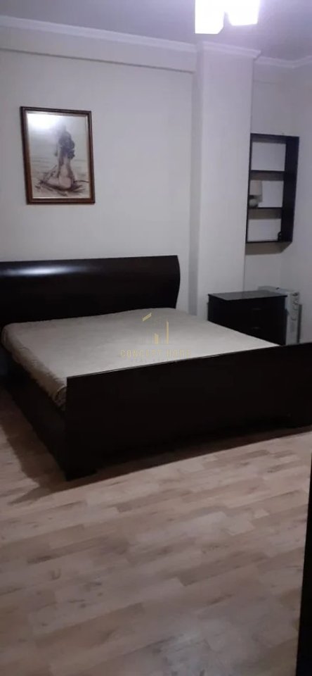 Jepet me qera apartament 2+1 tek Komuna e Parisit