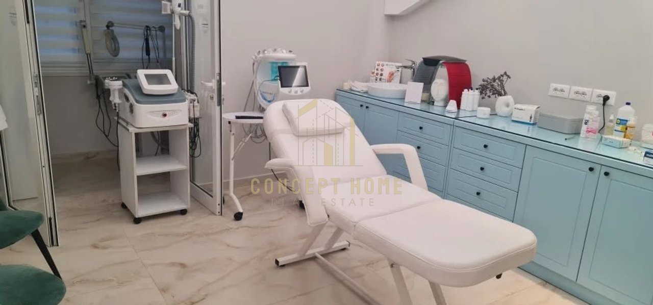 Dyqan për Qira në Rruga Fortuzi, Tiranë - 1700€ | 70 m²