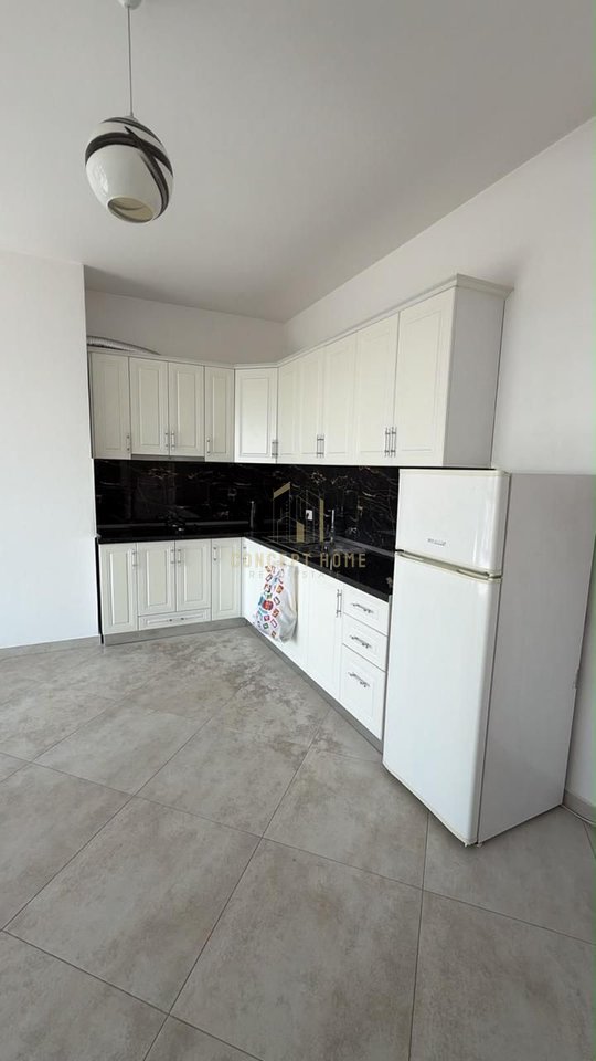 Jepet me qera qera Apartamenti 1+1 tek farmacia 10