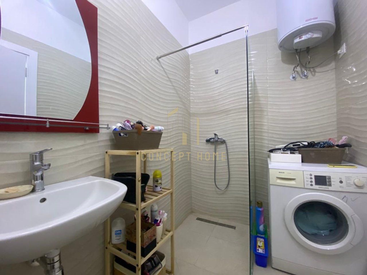 Jepet me qera qera Apartamenti 1+1 tek farmacia 10