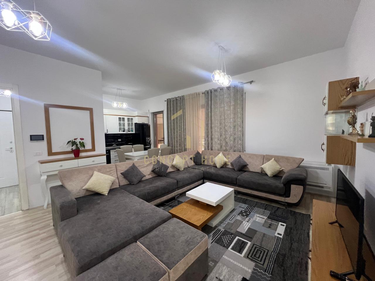 Affittasi appartamento 2+1+2+parcheggio in Via Kavaja/1200 euro