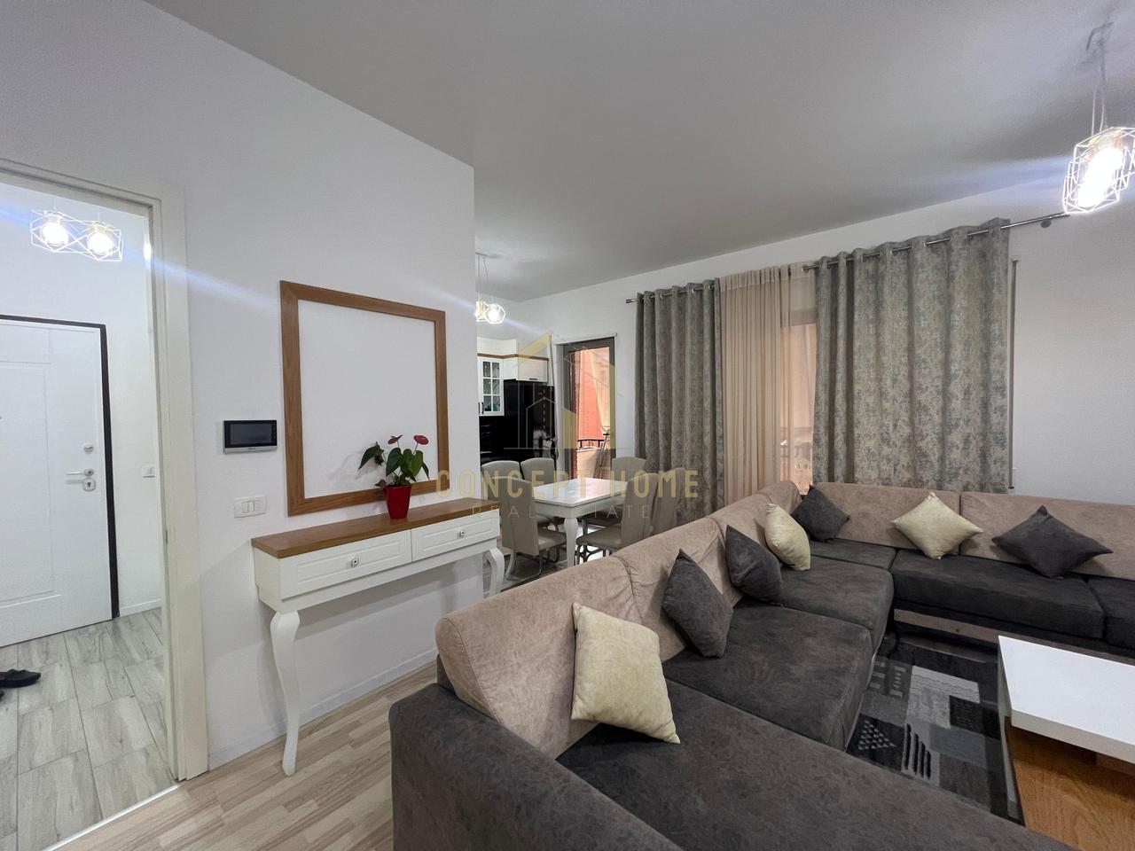 Affittasi appartamento 2+1+2+parcheggio in Via Kavaja/1200 euro